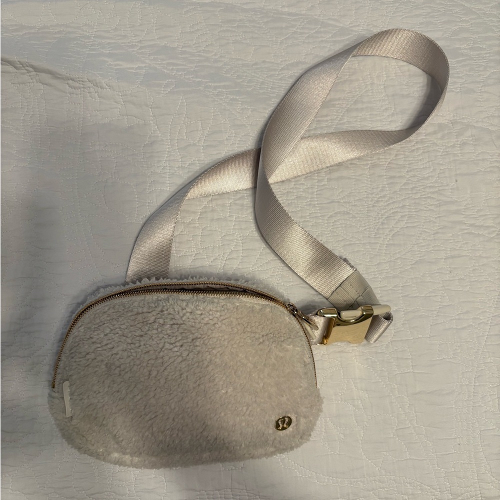 Lululemon Fleece Belt bag - NWOT